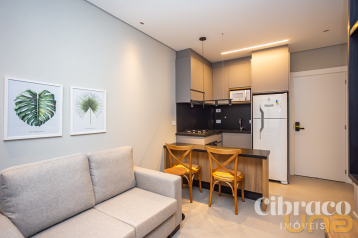 Apartamento mobiliado para alugar com 1 quarto no Batel – Edif