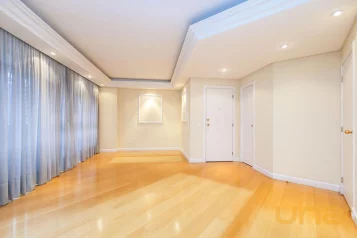 Amplo apartamento para locação no Juvevê