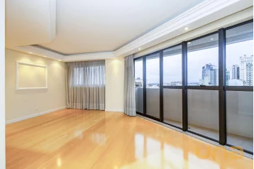 Amplo apartamento para locação no Juvevê