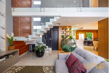 Lindo sobrado com piscina no Califórnia Condominiun Club