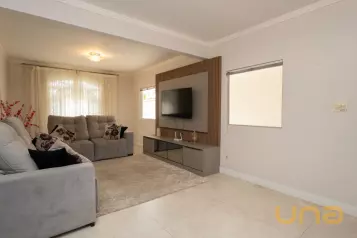 Casa no BUTIATUVINHA com 200m²