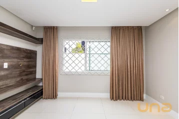 Sobrado Triplex com 193,85m² no Ahú