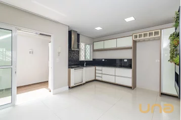 Sobrado Triplex com 193,85m² no Ahú