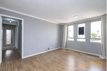 Amplo e Arejado Apartamento, no Portão.