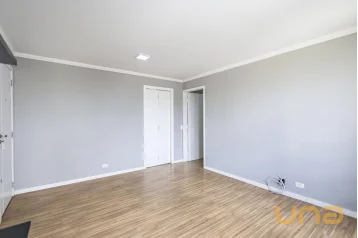 Amplo e Arejado Apartamento, no Portão.