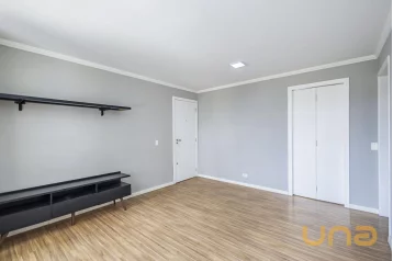 Amplo e Arejado Apartamento, no Portão.