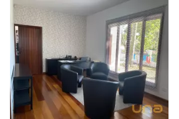 CASA COM 4 QUARTOS - ÁREA TOTAL DE 280m² - SÃO FRANCISCO - REF