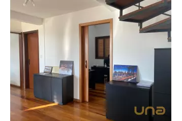 CASA COM 4 QUARTOS - ÁREA TOTAL DE 280m² - SÃO FRANCISCO - REF