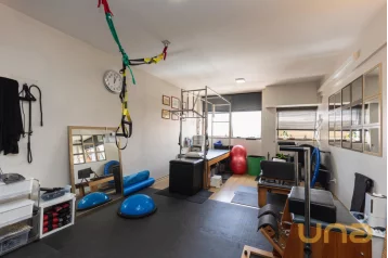 CONJUNTO COMERCIAL - ÁREA TOTAL DE 46,66m² - ÁGUA VERDE - REF 