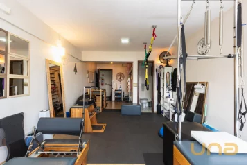 CONJUNTO COMERCIAL - ÁREA TOTAL DE 46,66m² - ÁGUA VERDE - REF 