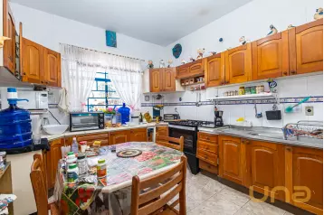 Casa 329m² com 4 quartos no Hugo Lange - Curitiba/PR