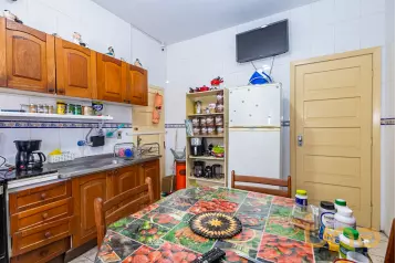 Casa 329m² com 4 quartos no Hugo Lange - Curitiba/PR