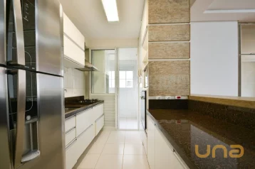 Apartamento com 3 dormitórios para alugar, 78 m² por R$ 3.990,
