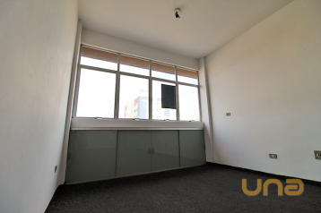 Imobiliária Cilar Aluga Conjunto Comercial no Centro com 28m²,