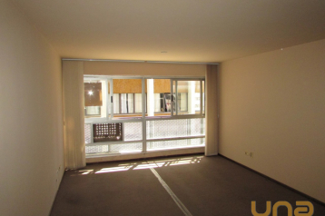 Conjunto Comercial no Centro Cívico de 49 m²  - 088633-I2