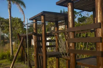 Terreno com 339,18m² na Praia do Rosa/SC - Cond. Docas do Rosa