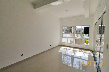 Imobiliária Cilar Aluga Studio no Água Verde com 35m², Ref. 07