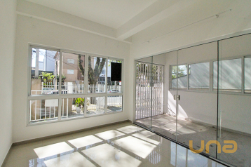 Imobiliária Cilar Aluga Studio no Água Verde com 35m², Ref. 07