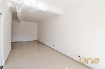 Imobiliária Cilar Aluga Studio no Água Verde com 35m², Ref. 07