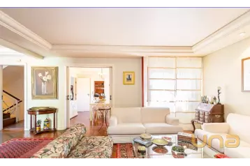 Casa 05 dormitorios no Hugo Lange