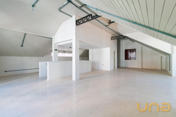 Imovel comercial com 140 m² no Centro