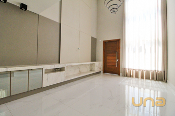 Imobiliária Cilar Aluga Casa 4 Quartos no Campo Comprido com 2