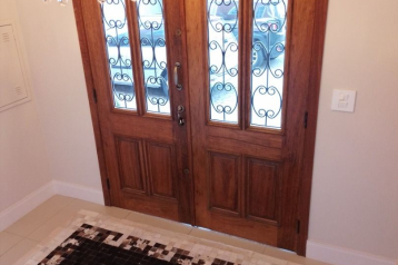 Conjunto para alugar por R$3.500.00 mês - Vista Alegre - Curit