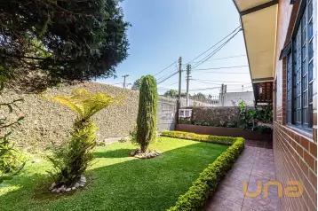 Terreno com 600 metros no Mossunguê e 2 residências.